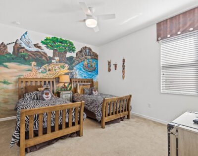 Luxury 6BR Villa w/South Facing Pool, Game Room & Disney Themes